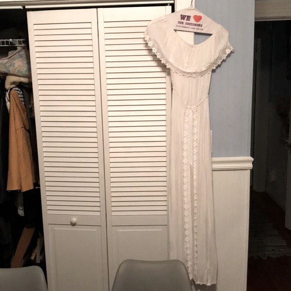 White off shoulder maxi dress with slit in middle - Picture 6 of 6